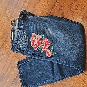 Kut Katy boyfriend petit jean size 4p with flower embellishment